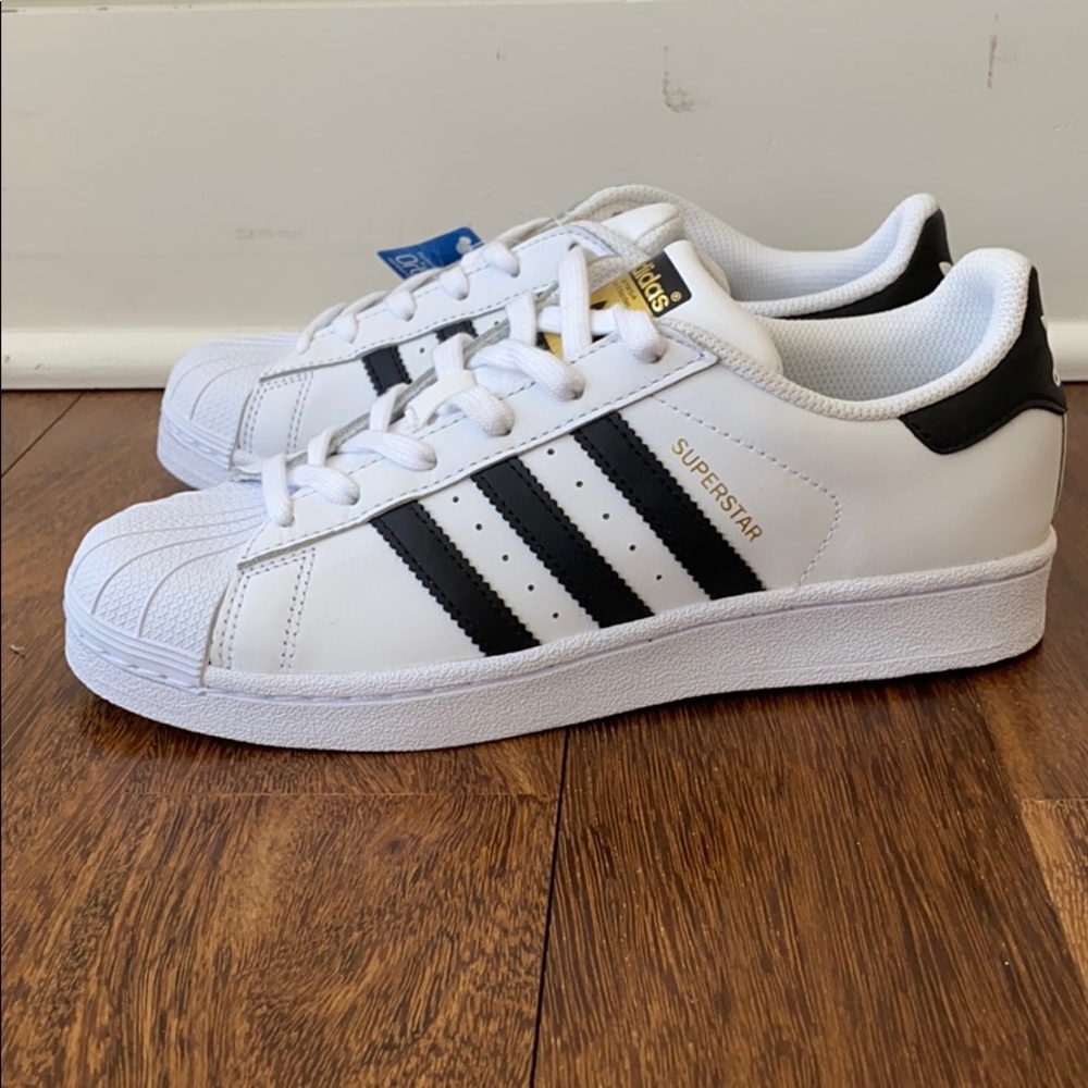 Adidas superstarJ sneaker size youth 5.5